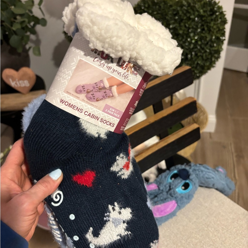 Cozy Women's Navy and White Mullins Cabin Socks - Size S/M 5-7